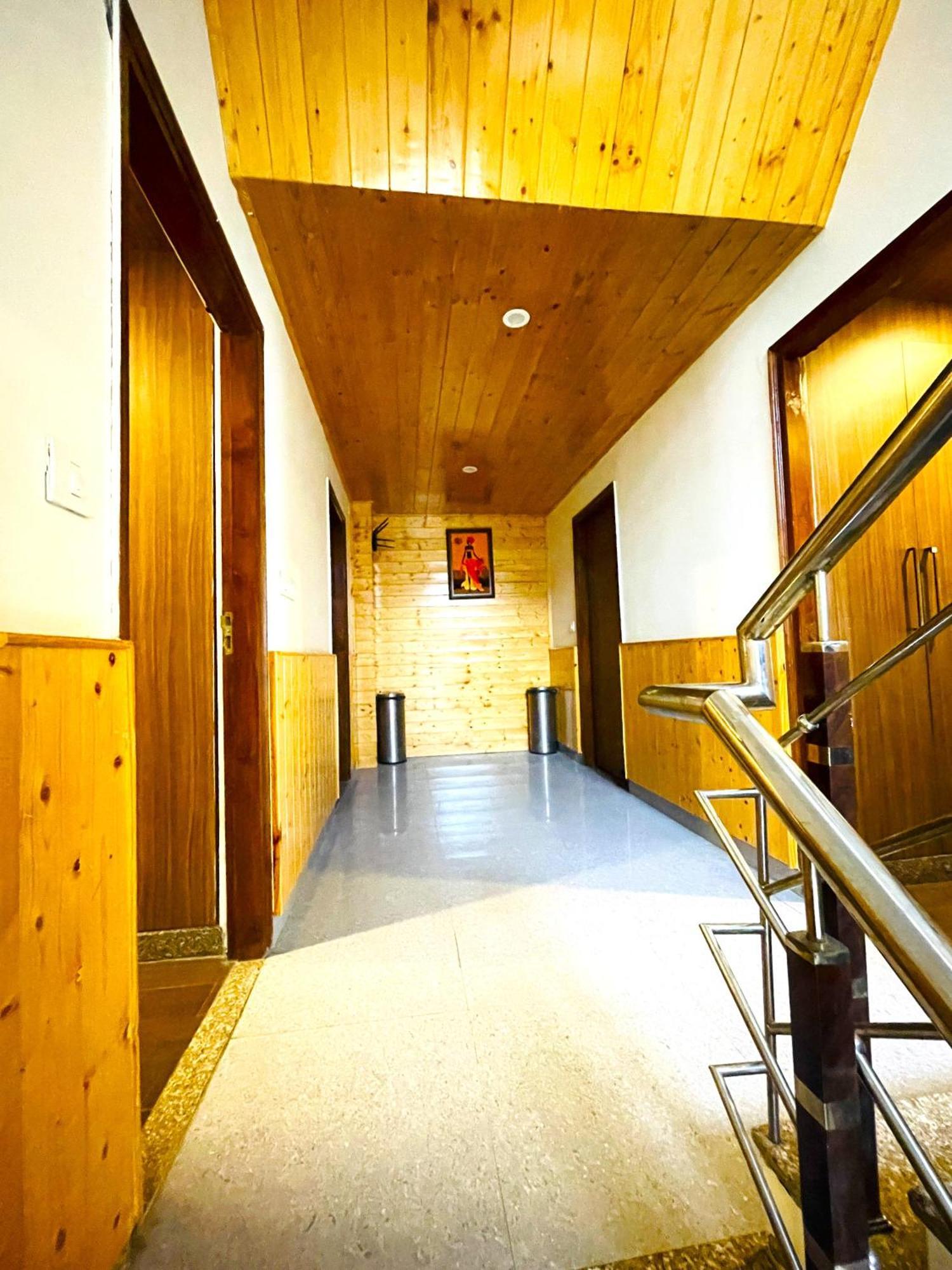 Simsa Heights Manali Hotell Exteriör bild